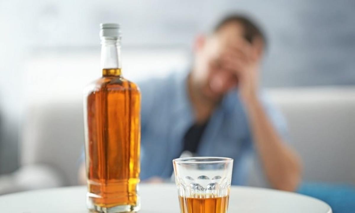 خوردن شراب و عرق چه بلایی سر انسان می‌آورد؟