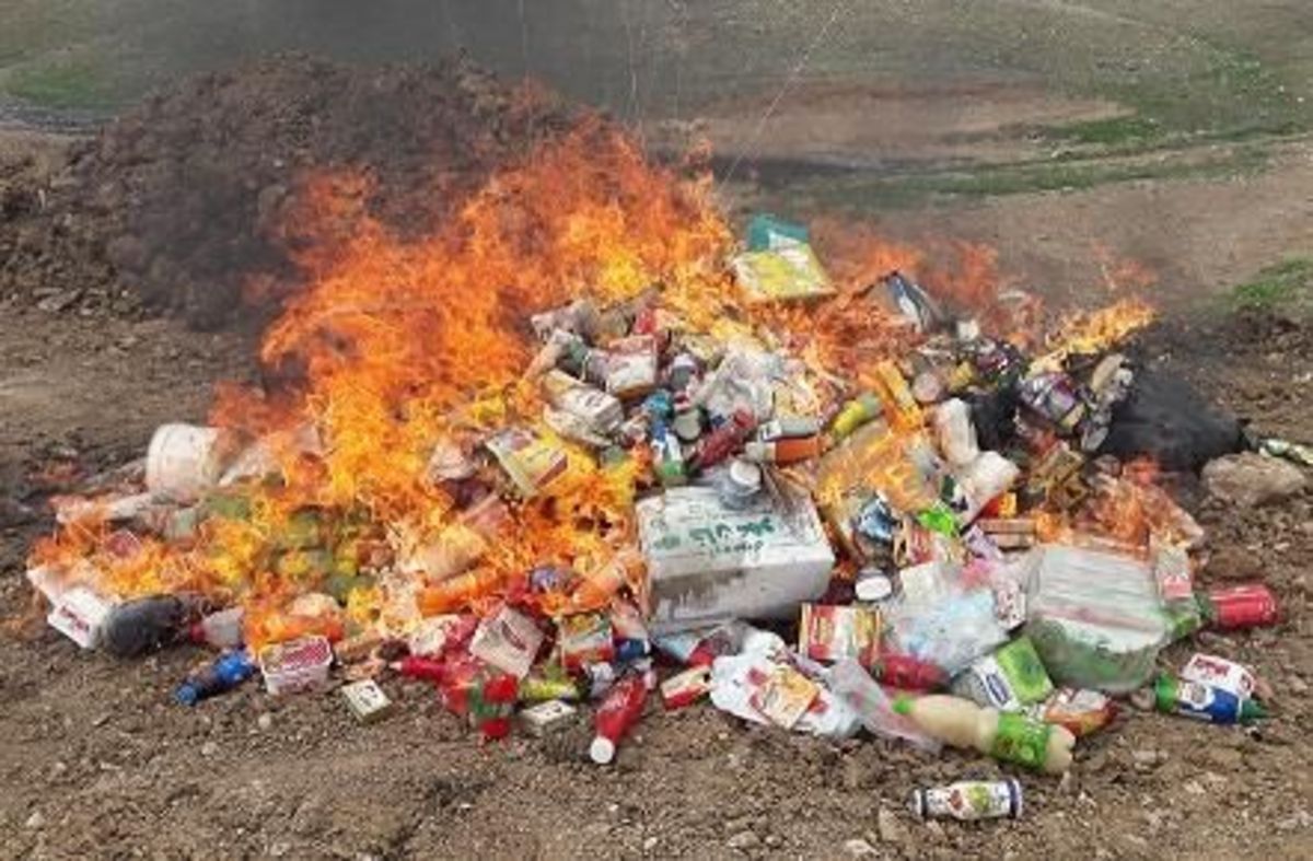 معدوم‌سازی ۱۸ تن مواد غذایی فاسد ایام نوروز در جیرفت