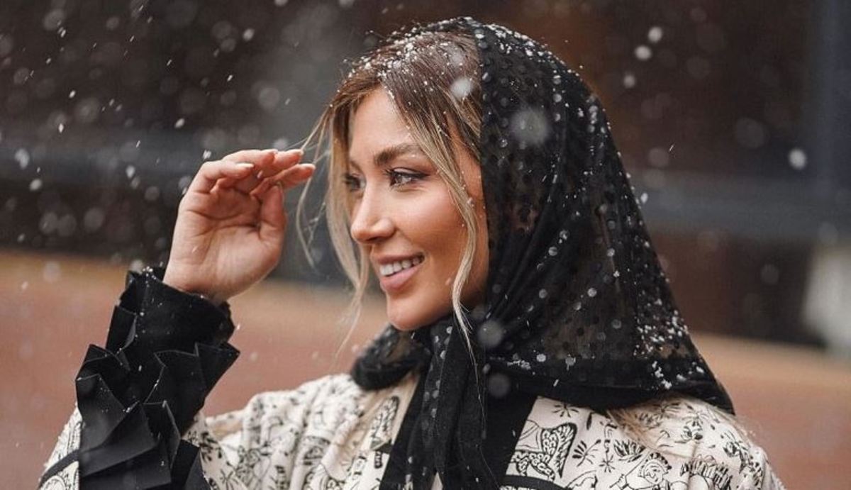 تیپ سفد و بسیار جذاب  همسر بهران رادان در یک مکان لوکس نمایشگاهی + عکس