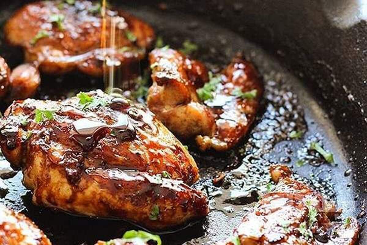روشی جدید و متفاوت برای طبخ مرغ+سس مخصوص