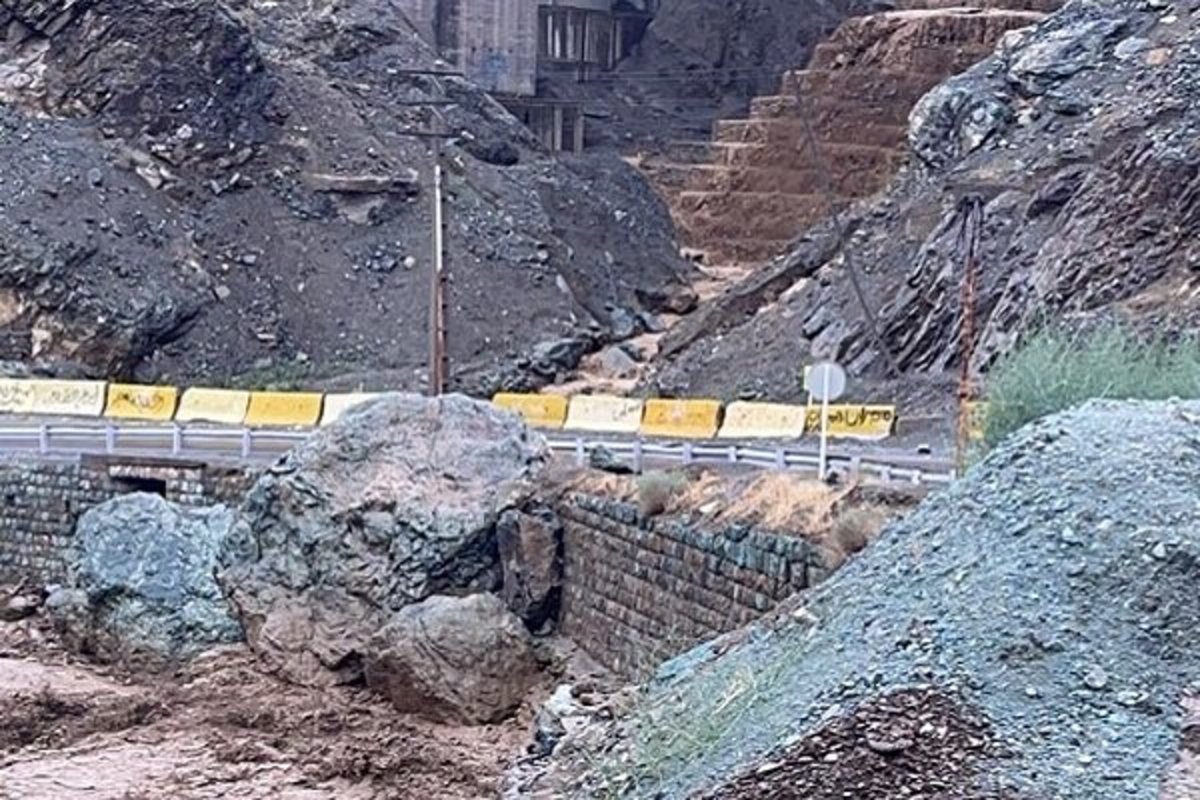 در محور کندوان ۲۰ مورد ریزش سنگ گزارش شد