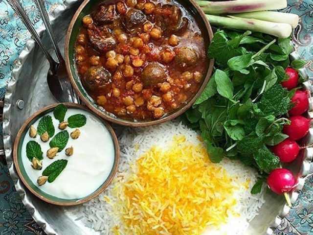 طرز تهیه قیمه نخود یزدی؛ یک خورش خوشمزه و سنتی