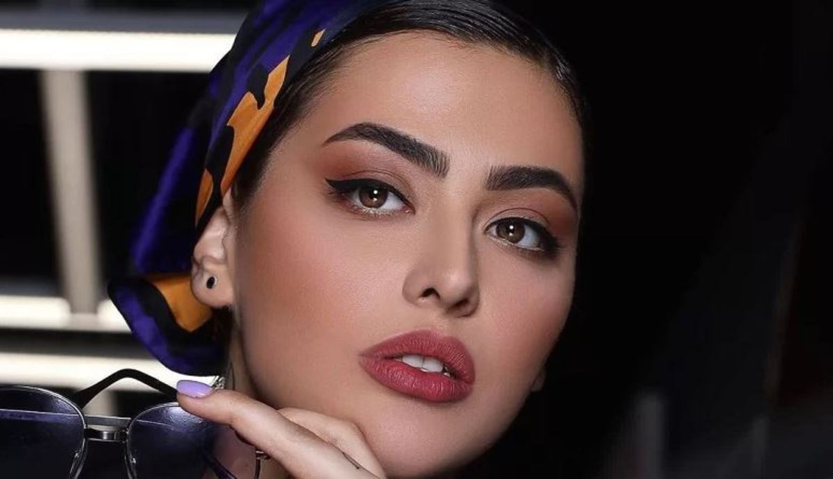 بازیگوشی برادر کوچکتر ریحانه پارسا هنگام عکس گرفتن در آسانسور + عکس