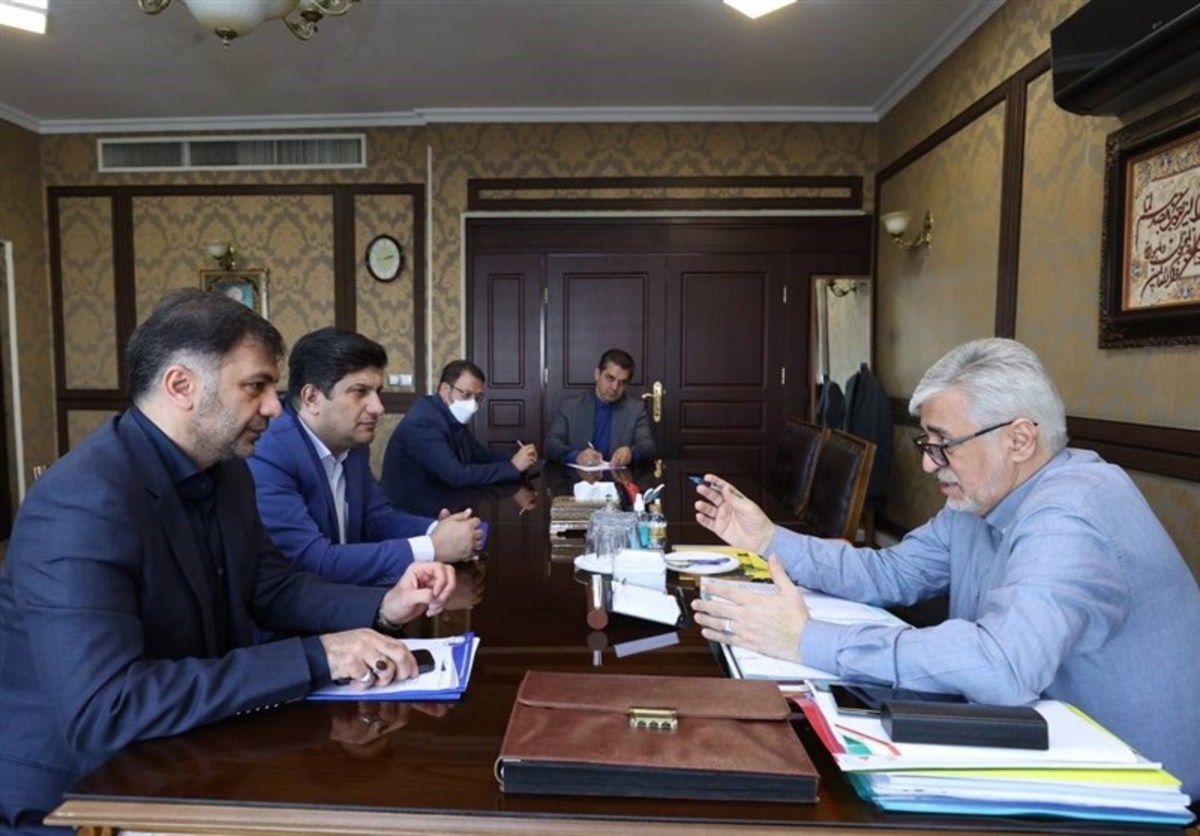 دستور وزیر ورزش برای حل مشکل استقلال و پرسپولیس/ دیدار کریمی با سجادی در وزارت ورزش