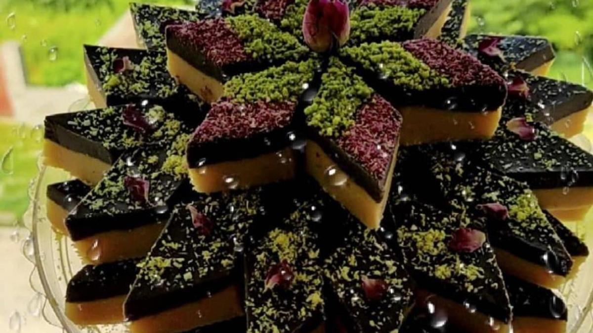 این حلوای دورنگ شیک و مجلسی را با طعم بی نظیرش برای افطار درست کنید