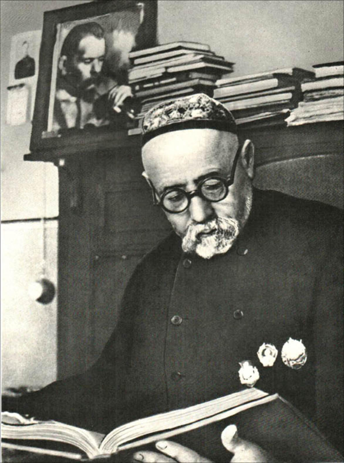 صدرالدین عینی، بیهقی تاجیکستان
