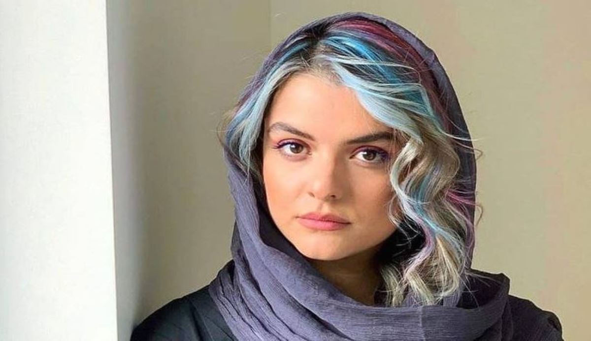 استایل جذاب و شیک دنیا مدنی با کتانی سفید + عکس