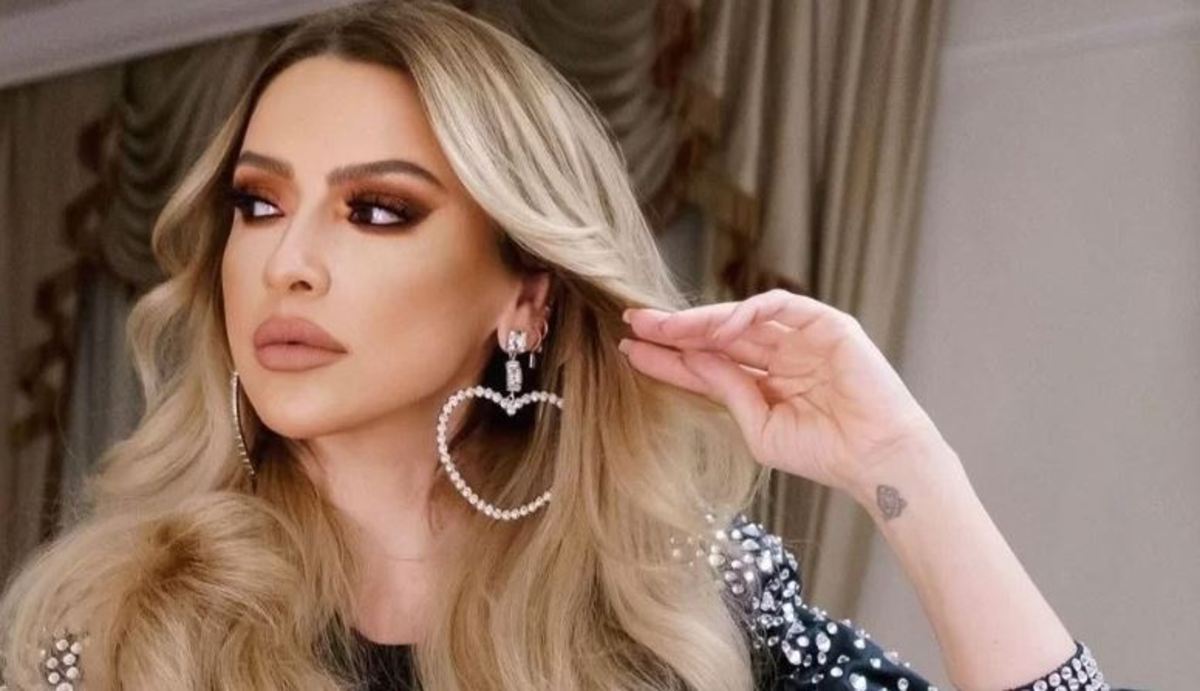 ساعت ۱ میلیاردی خواننده زن ترکی بعد از طلاق از همسر تاجرش!