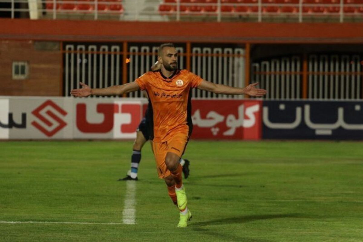 رستمی: داوری‌ها ناعادلانه است
