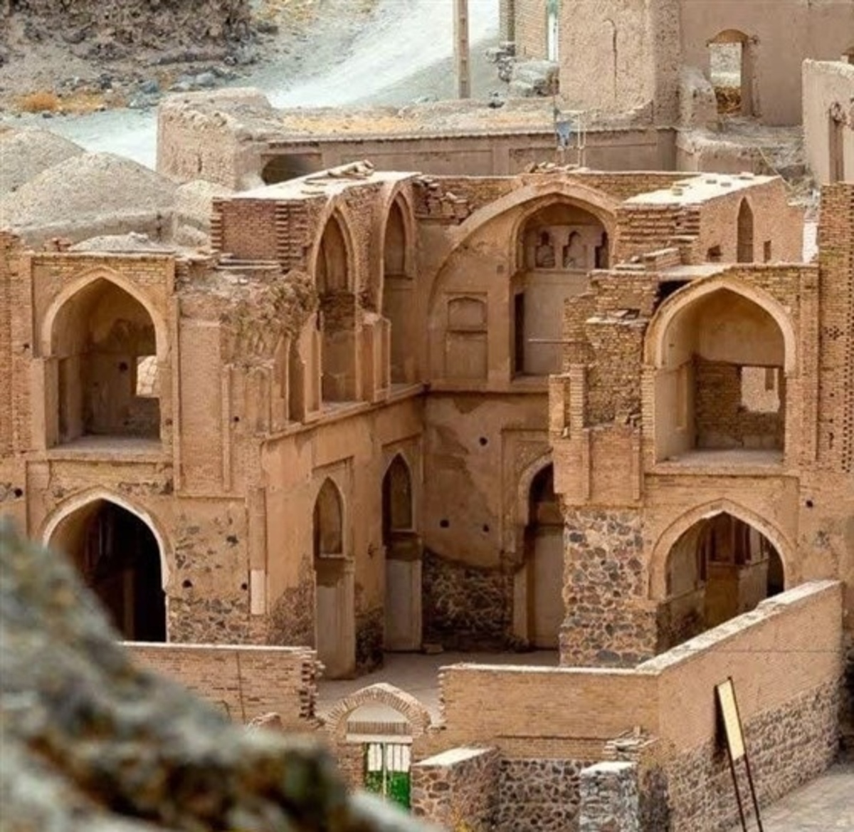 مسجد جامع افین شاهکار معماری سلجوقیان درشرق ایران