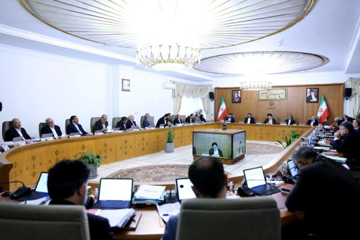 رئیسی: دولت خود را ملزم می‌داند برای مهار تورم و در جهت تحقق شعار سال گام بردارد