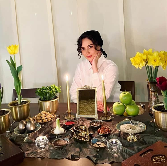 رونمایی از زیبایی خاص سفره هفت سین پریناز ایزدیار در عین سادگی