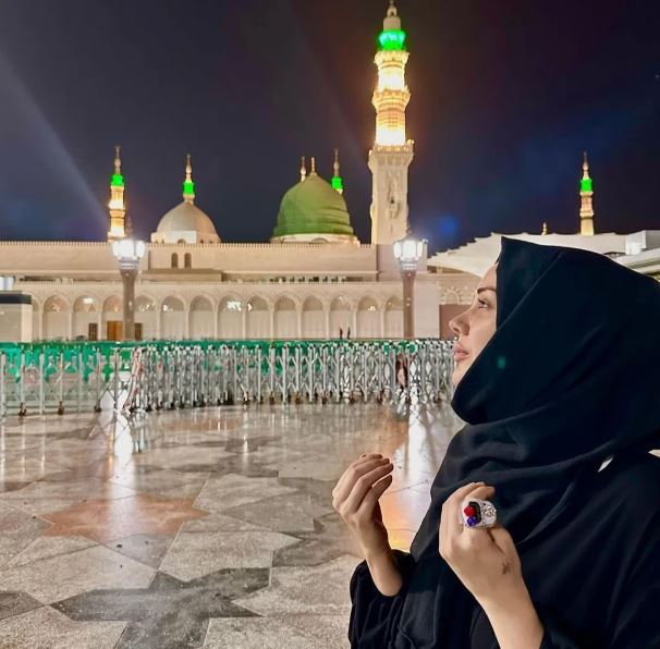 زندگی فوق لاکچری تاجر و بلاگر زن ترکیه‌ای + عکس