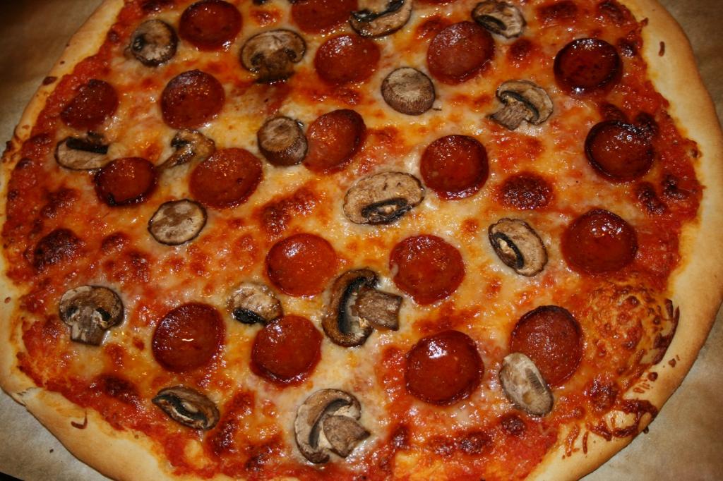 فوت و فن تهیه پیتزا پپرونی ایتالیایی تند و مخصوص +راز خوشمزگی
