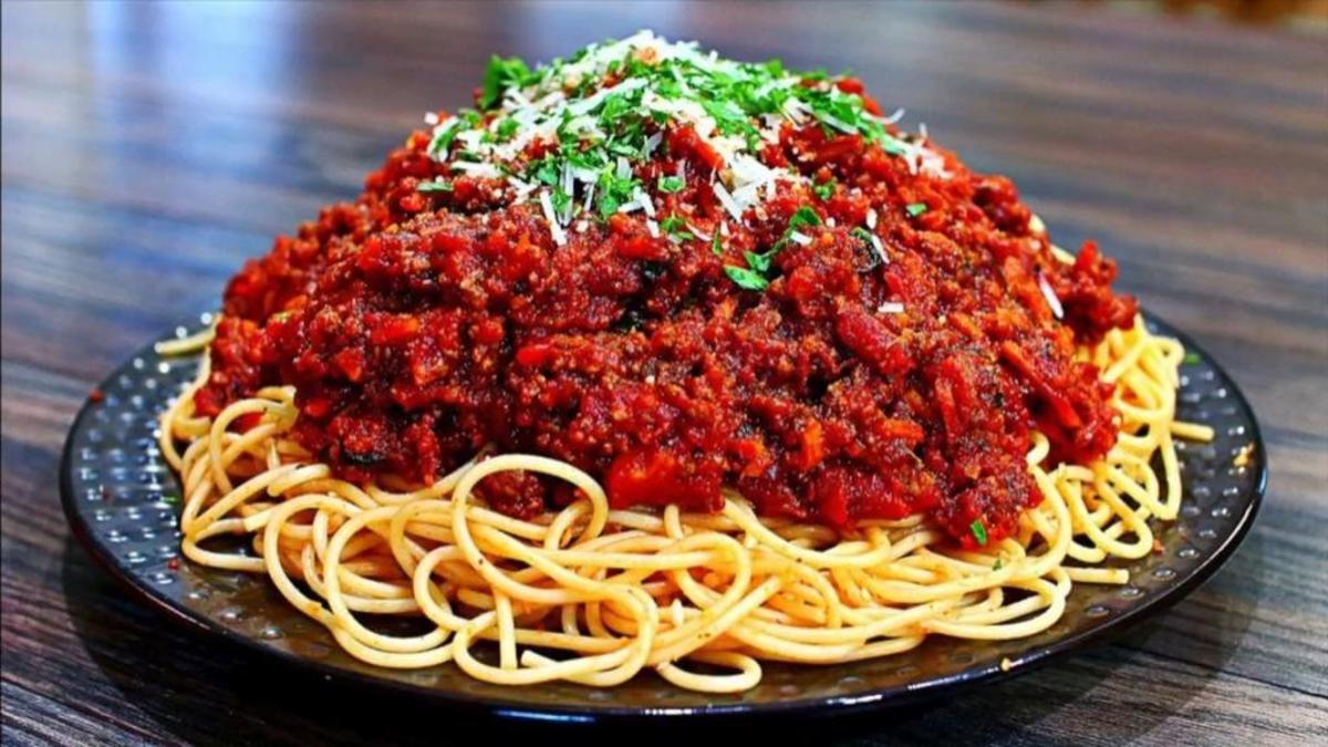 دستور پخت ماکارونی لذیذ و چرب و چیلی با سس جادویی