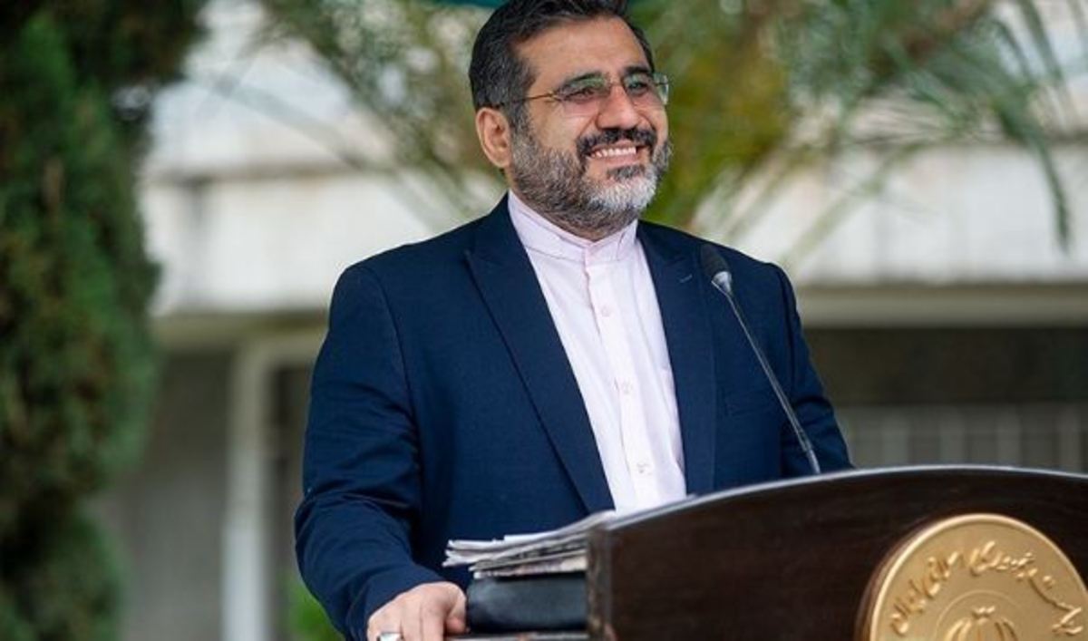 وزیر ارشاد: هیچ خبرنگاری بدون بیمه و هنرمند پیشکسوتی بدون خانه نباید باشد