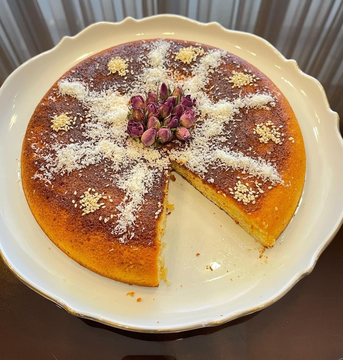دستورپخت کماج پف دار و خوش طعم زعفرانی برای عصرانه