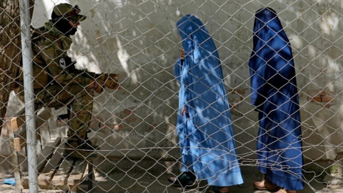 آزمون پزشکی دختران افغانستانی مشروط به حجاب شد