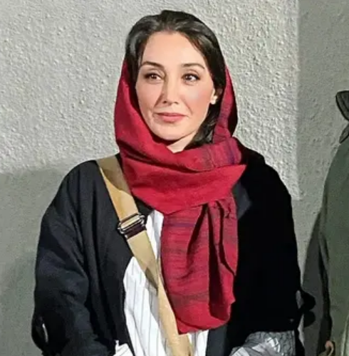 چقدر آرایش به چهره خانم بازیگر میشینه! چقدر آرایش به چهره خانم بازیگر میشینه!