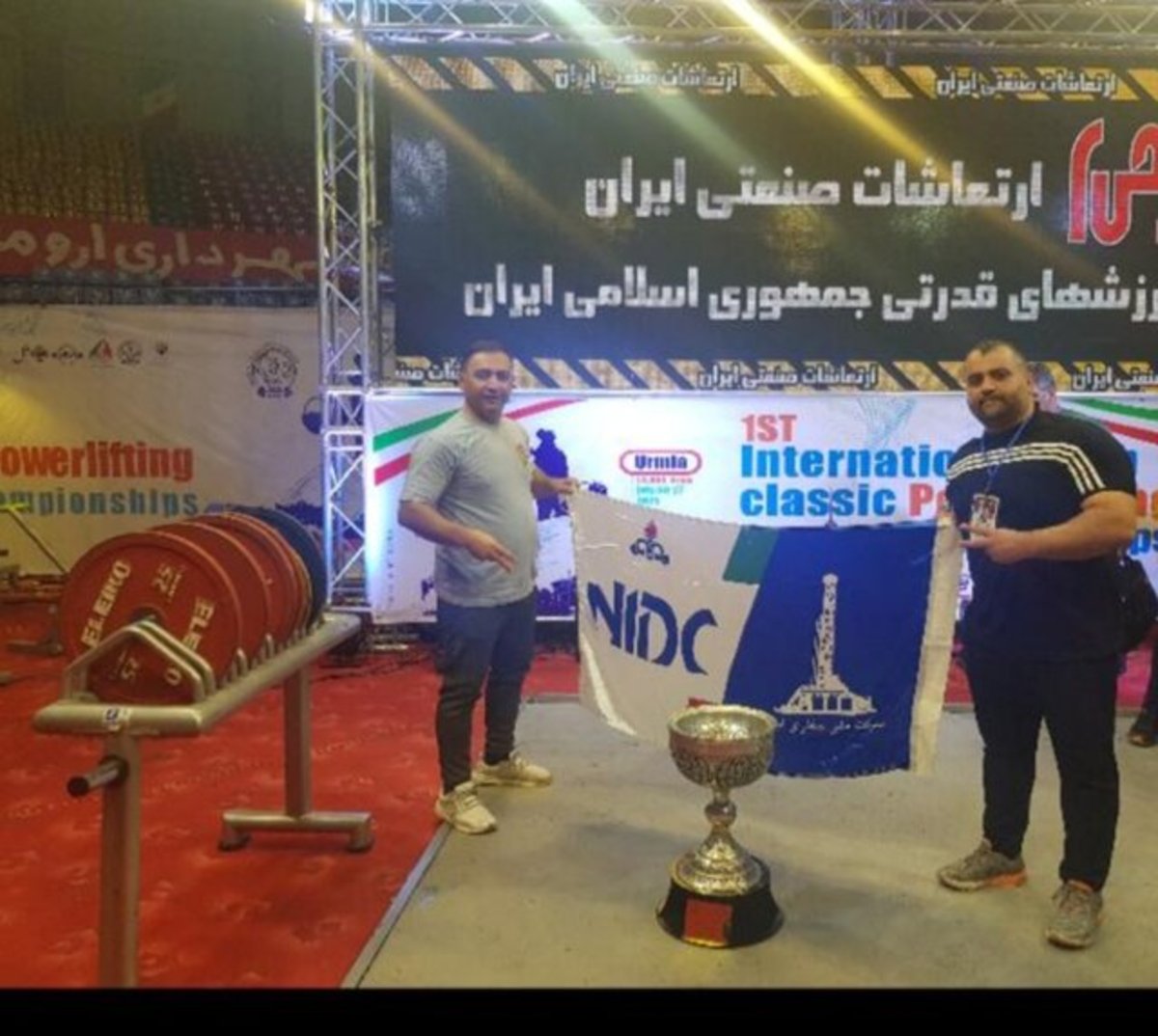 خوشبینانه هم نمی‌توانیم به رقابت در سطح جهانی پاورلیفتینگ فکر کنیم