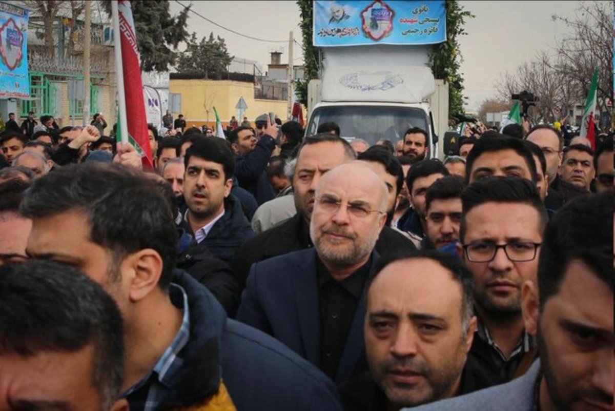 حضور آقای قالیباف در مراسم خاکسپاری شهیده «فائزه رحیمی»