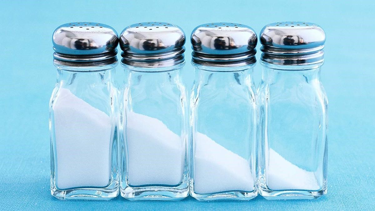 چرا باید کم نمک مصرف کنیم؟
