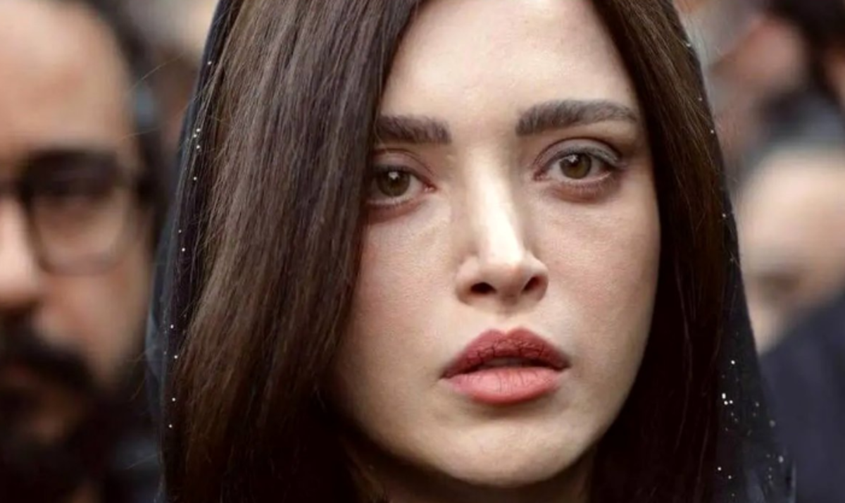 لباس عجیب خانم بازیگر سوژه شد/فیگور گرفتن‌های بهنوش طباطبایی دیدنی است!
