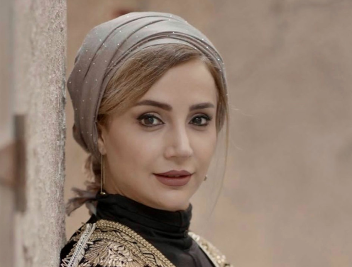 عکس منتشر شده از خانم بازیگر کنار آرایشگر خصوصی اش/زیبایی اش را مدیون این خانم است!