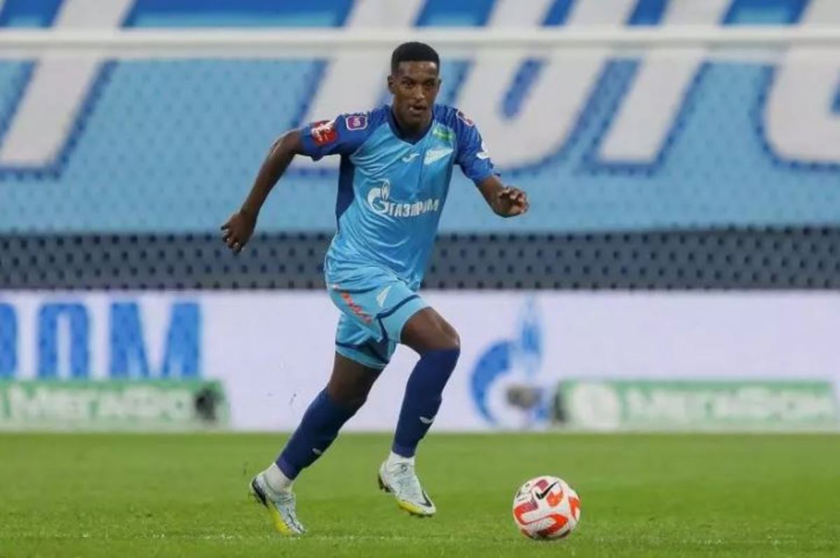 کهکشانی‌ها برای یک دفاع وسط به روسیه می‌روند