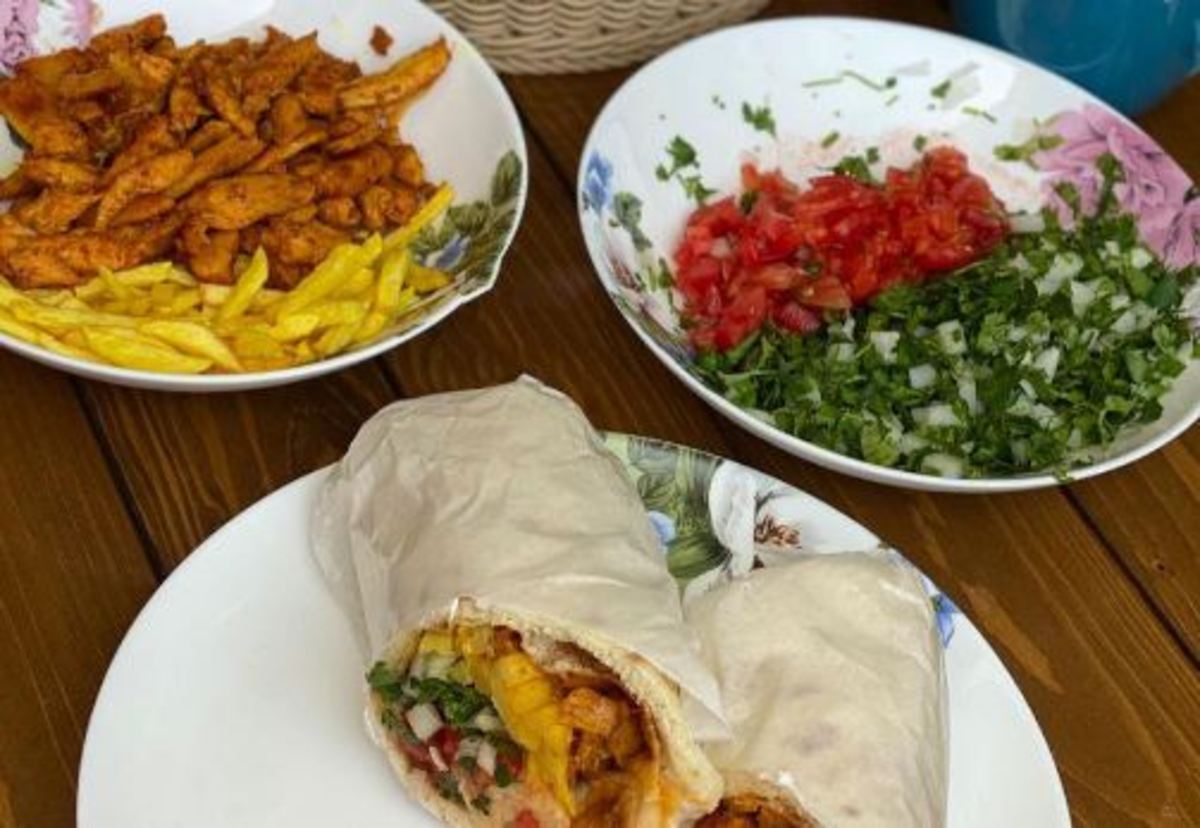 اصلا نگران شام نباش / طرز تهیه ساندویچ لذیذ مرغ و جعفری در کمترین زمان
