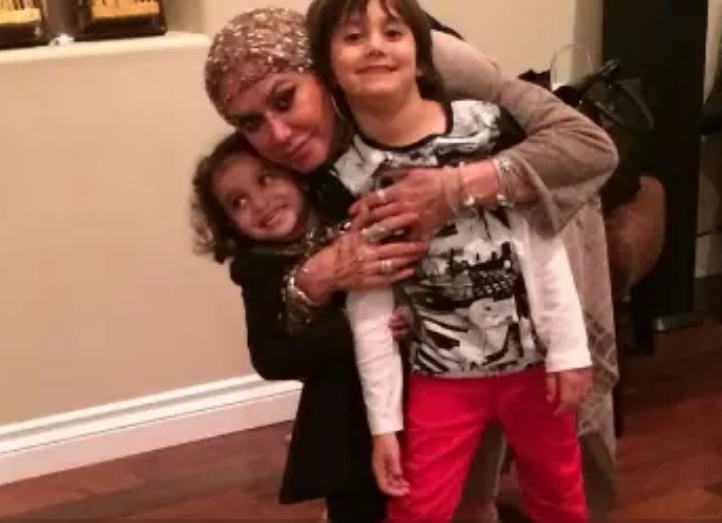 عکسی دیده نشده از دختر و پسر شهرام صولتی کنار عمشون