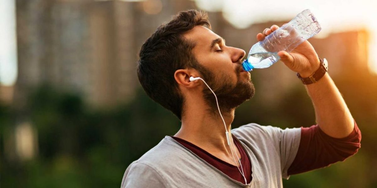 برای افزایش چربی سوزی بجای نوشیدنی‌های قندی آب سرد مصرف کنید