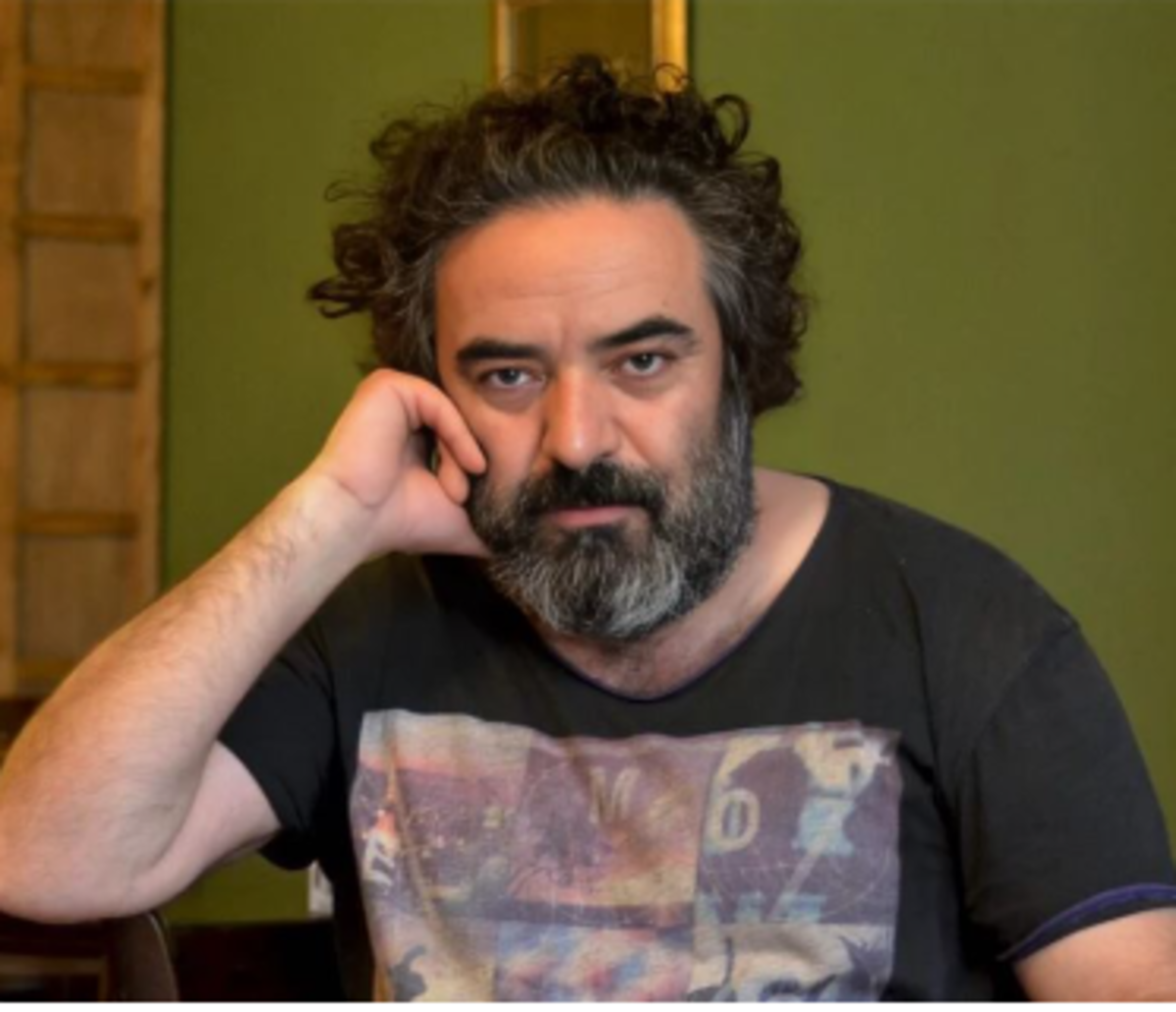 عکس منتشر شده از پشت صحنه سریال «دفتر یادداست» با ژست‌هایی صمیمانه