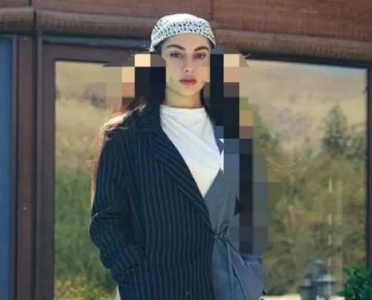 حتی کلاه نمدی با کت پیرمردی هم به ترلان پروانه میاد/عکس حتی کلاه نمدی با کت پیرمردی هم به ترلان پروانه میاد/عکس
