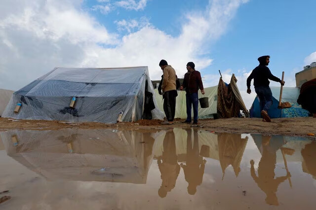 روایت خانواده فلسطینی از سرمای غزه در چادری که حتی چادر نیست!