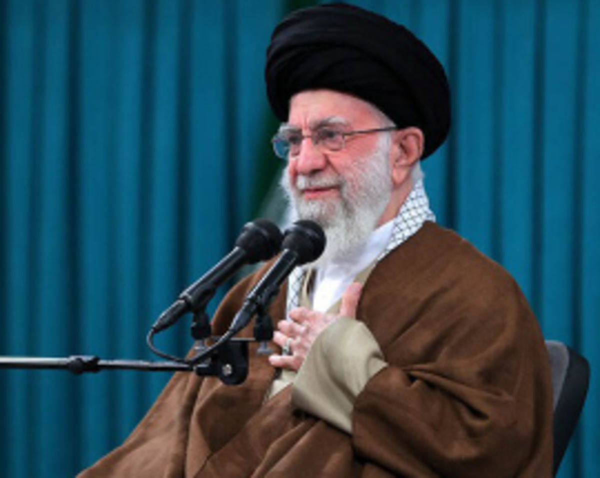 جمعی از بانوان با رهبر انقلاب دیدار می‌کنند