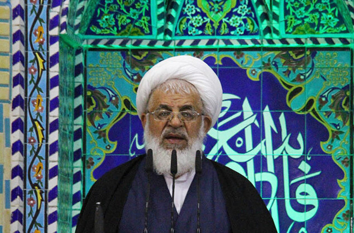نفاق و شایعه استراتژی دشمن در آستانه انتخابات است/ مسئولان قدردان مردم باشند