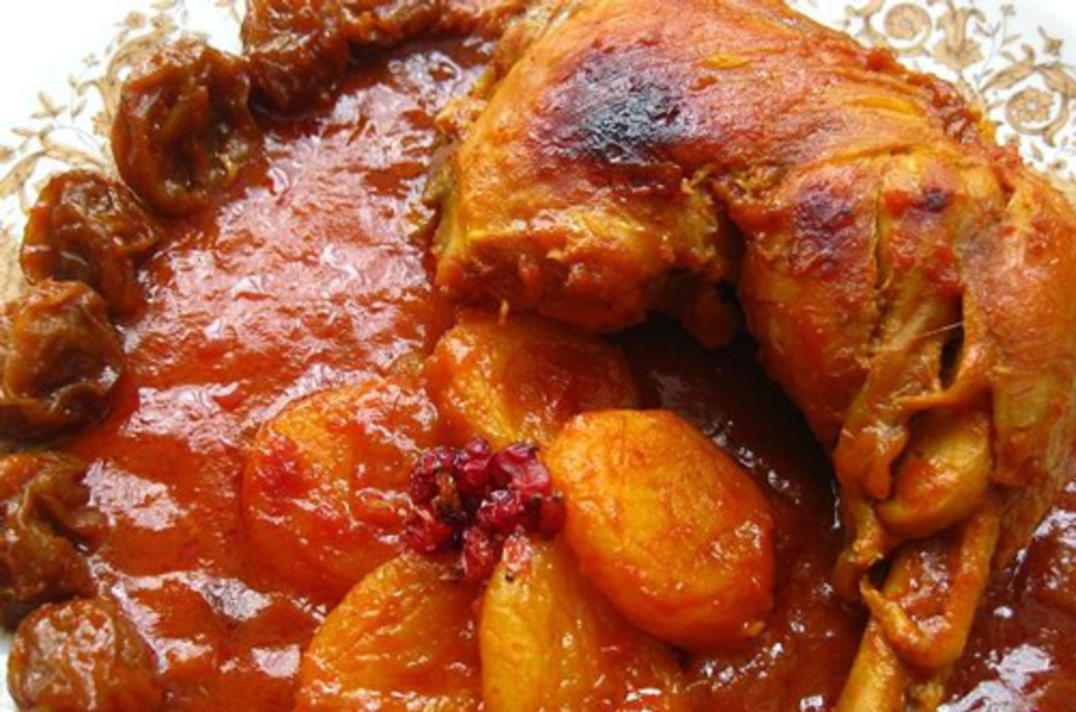دستو تهیه خورشت آلو با مرغ برای نهار