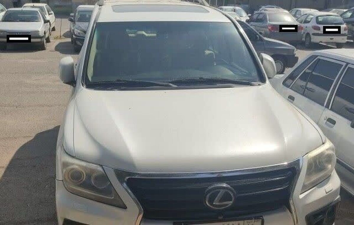لکسوس قاچاقی در فردیس کشف و توقیف شد