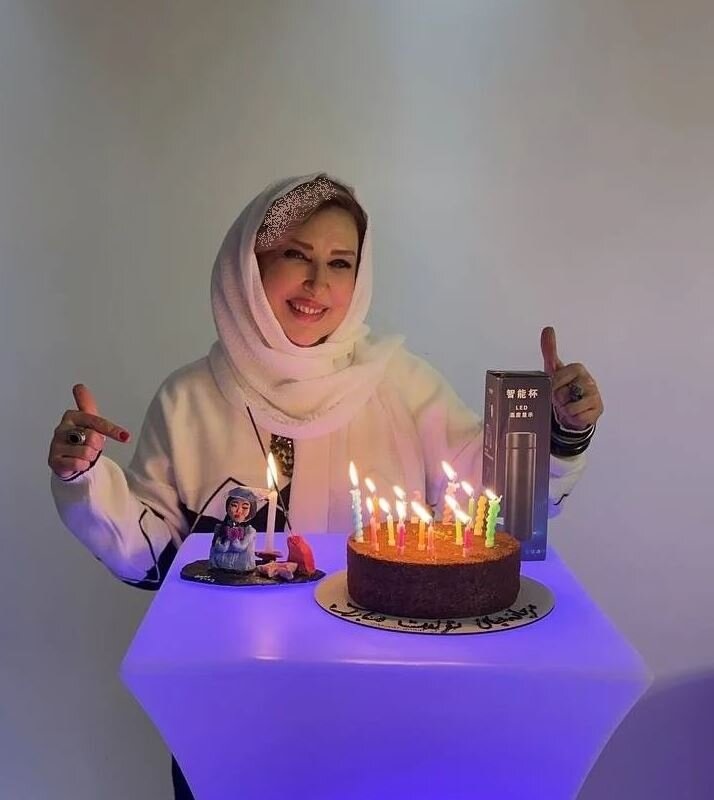 دل خجسته مرجانه گلچین در شب تولدش دل خجسته مرجانه گلچین در شب تولدش