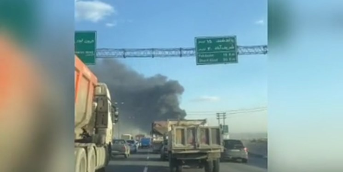 آتش‌سوزی انبار لاستیک در جاده خاوران