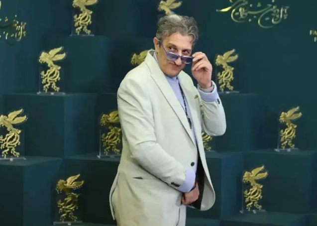 یوسف صیادی در جشنواره فجر هم دست از بانمک بازی هاش بر نمیداره! یوسف صیادی در جشنواره فجر هم دست از بانمک بازی هاش بر نمیداره!