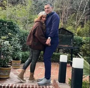 عشقولانه بازی علی دایی با همسر جوون و جذابش! +عکس