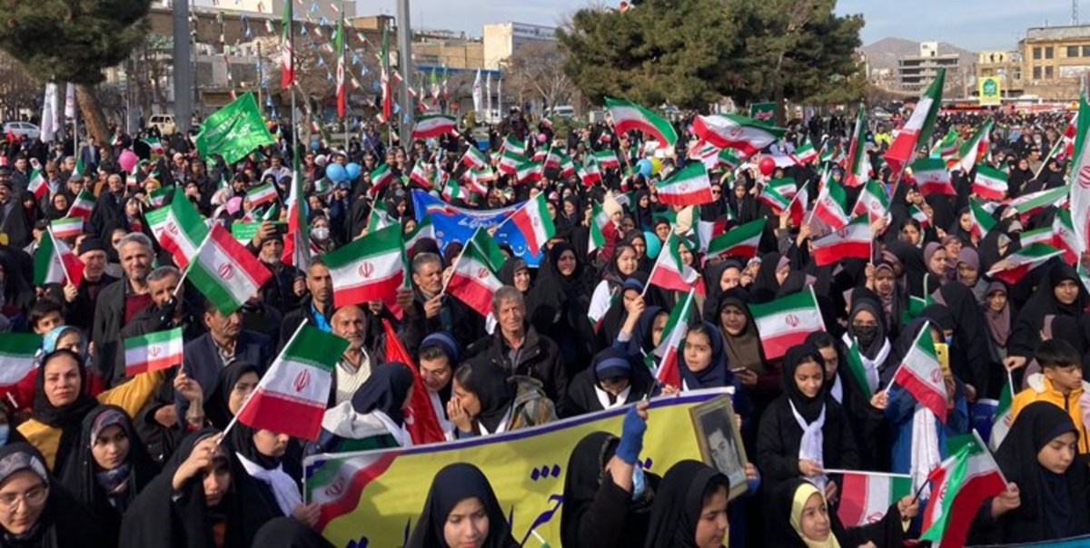 راهپیمایی با شکوه ۲۲ بهمن در استان مرکزی آغاز شد