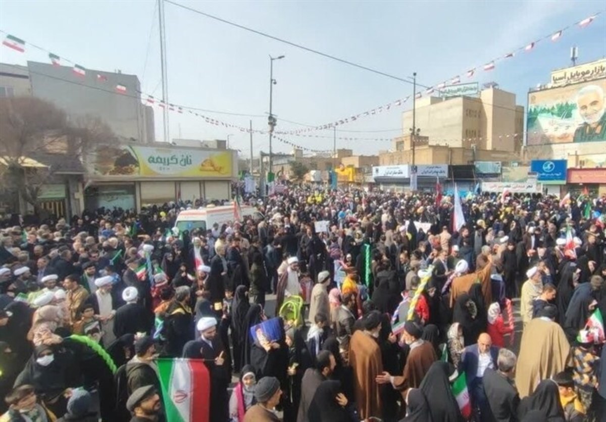 خروش مردم قم در راهپیمایی ۲۲ بهمن/ حضور باشکوه مردم شهر خون و قیام در جشن ۴۵ سالگی انقلاب