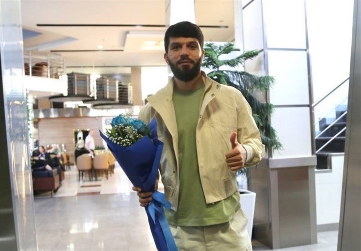 بازیکن ازبکستانی استقلال به تهران رسید