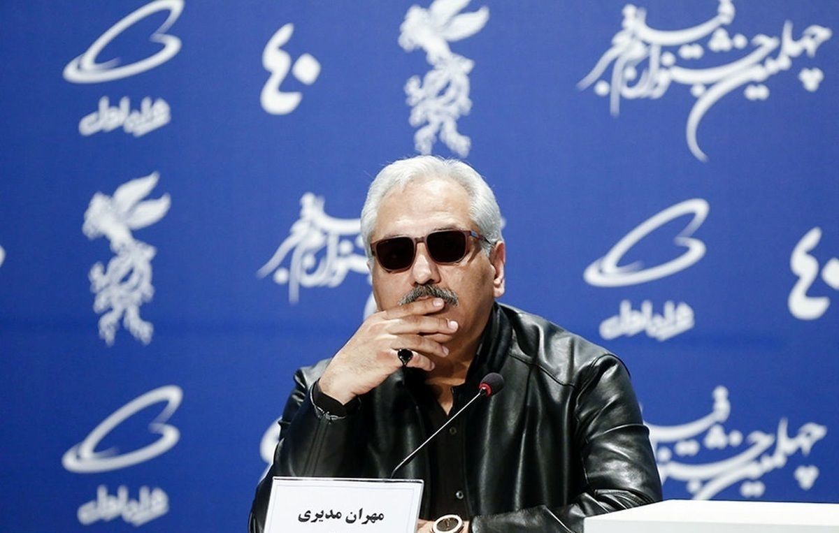 تیپ تمام مشکی مهران مدیری در مراسم ختم همسر علیرضا قربانی