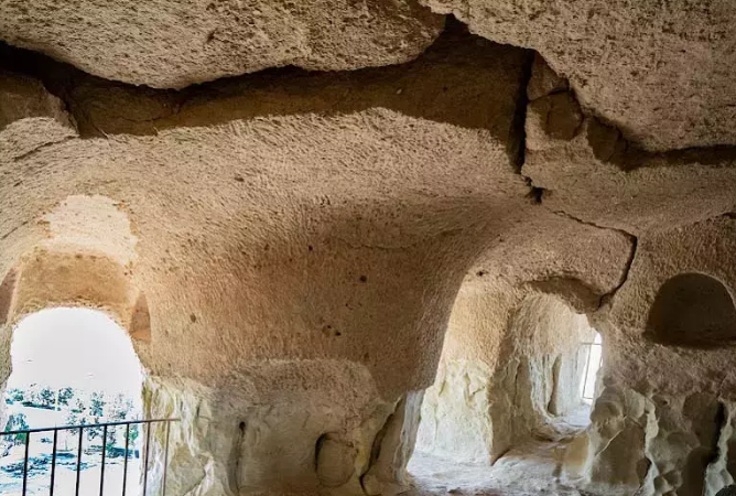 غار خربس، مکانی رمزآلود با گذشته‌ای نامعلوم