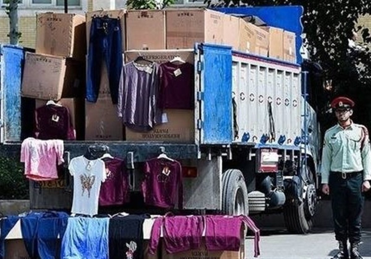 کشف ۸۵۰ میلیارد ریال لباس قاچاق در کشور