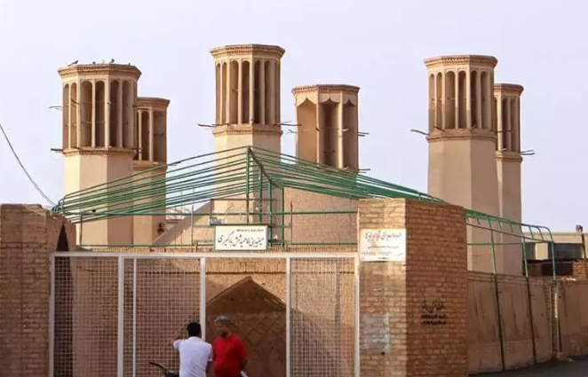 با مکان تاریخی و دیدنی آب‌انبار 